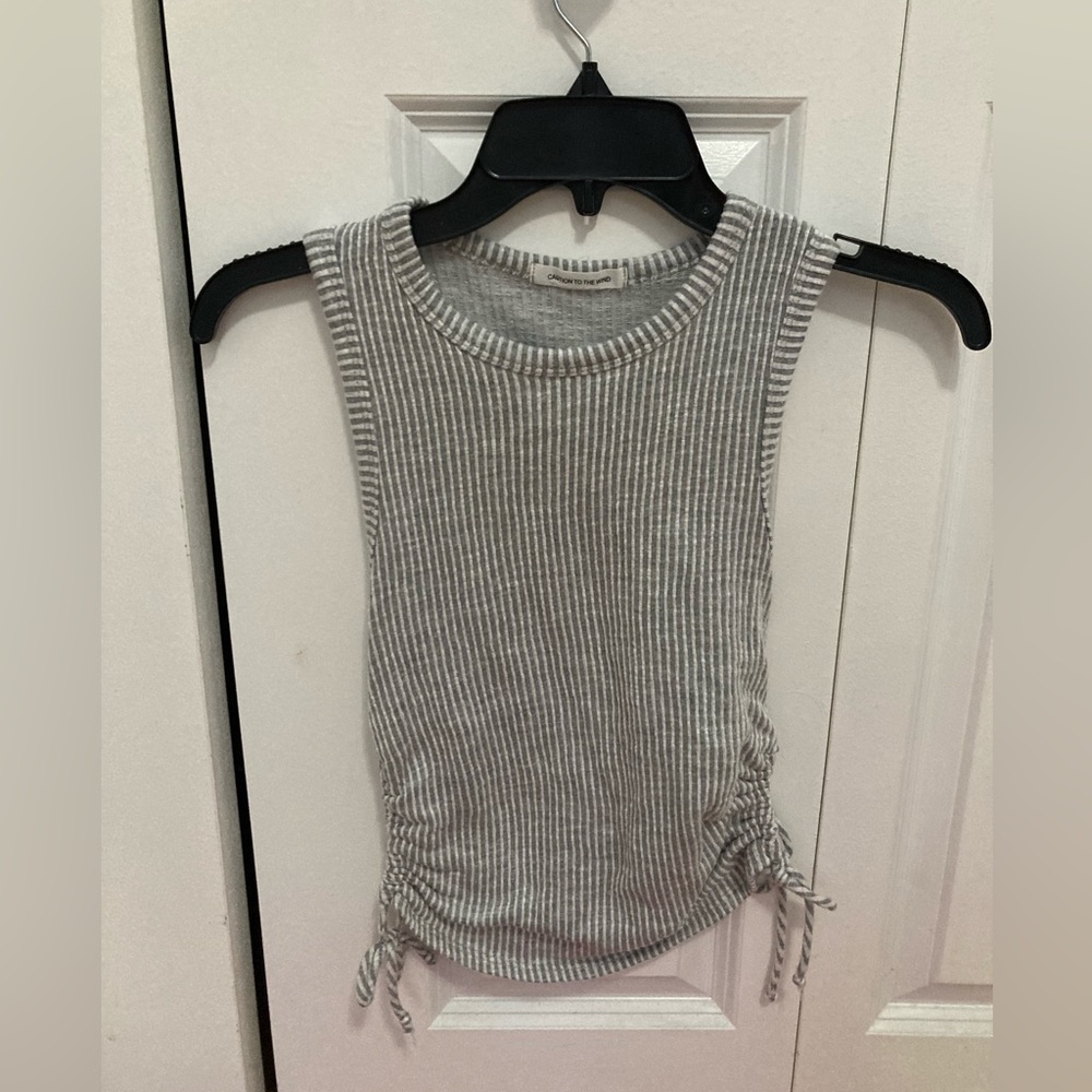 CAUTION TO THE WIND SHORT SLEEVE RUNCHED CROP TOP TEE